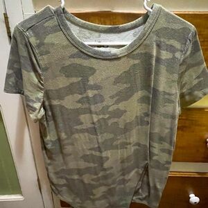 Juniors camo t-shirt